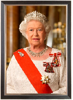 Портрет Елизаветы II 35х50 см, рама под орех